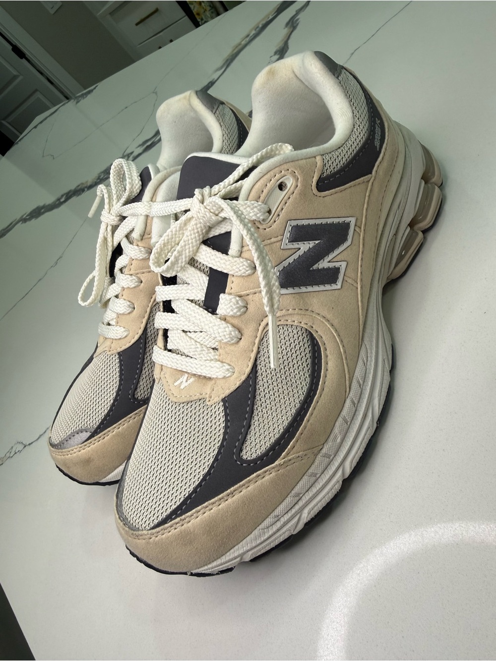 New Balance 2002R Sandstone Magnet Big Kids Size 7Y / Women's 8.5